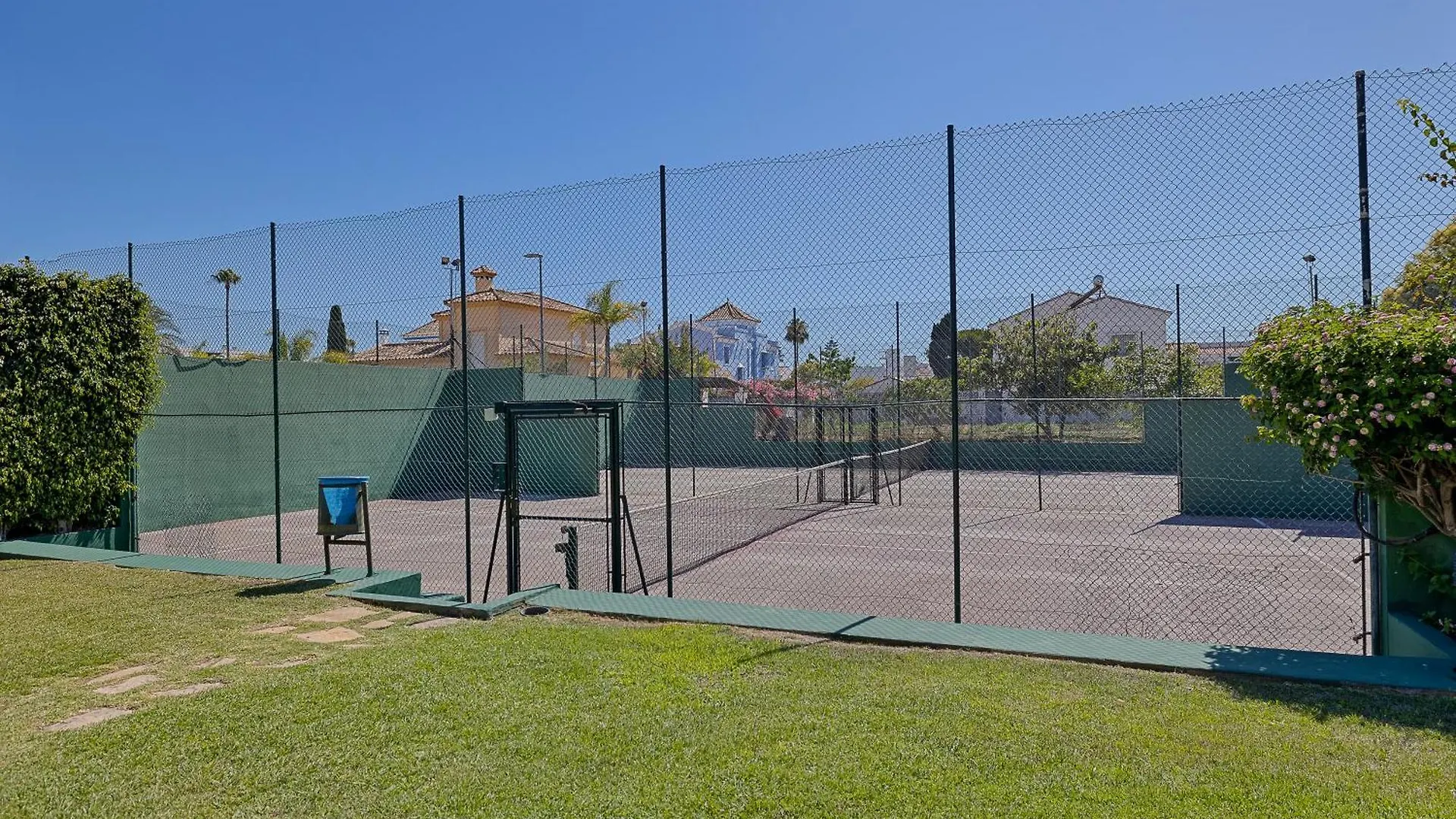 Lorcrisur Apt Near Puerto Banus Marbella Spain